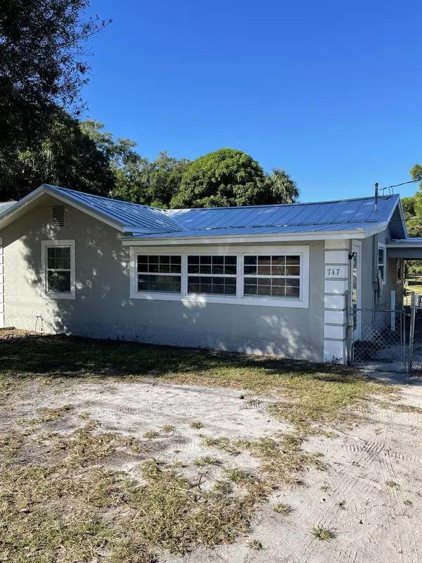 Fort Pierce, FL 34950,717 S 22nd ST