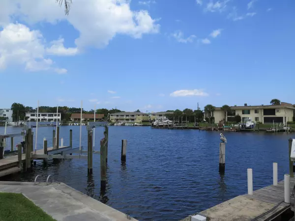 312 Lake CIR 108, North Palm Beach, FL 33408