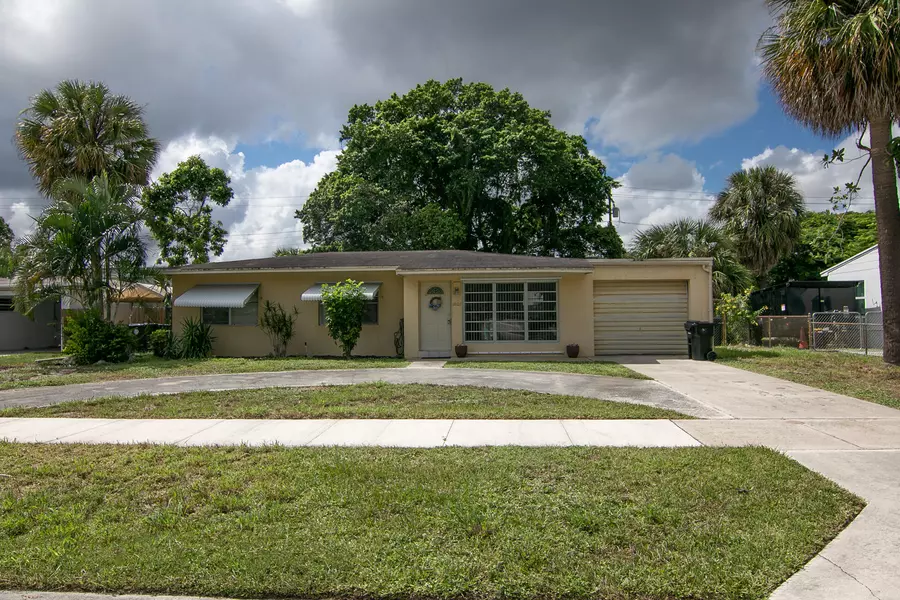 1007 Snowden DR, Lake Worth Beach, FL 33461