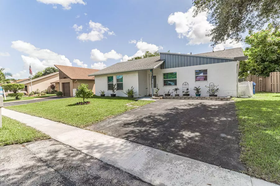 9460 NW 45th PL, Sunrise, FL 33351