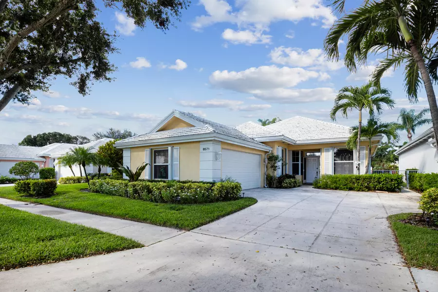 8571 Doverbrook DR, Palm Beach Gardens, FL 33410