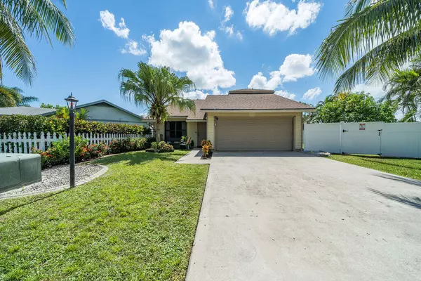 4774 Brook DR, West Palm Beach, FL 33417