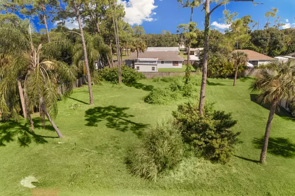 7902 Westmont DR, Fort Pierce, FL 34951