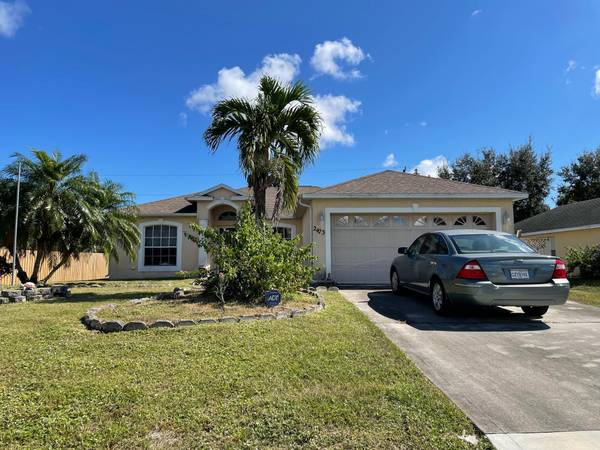 2473 SW Monterrey LN, Port Saint Lucie, FL 34953