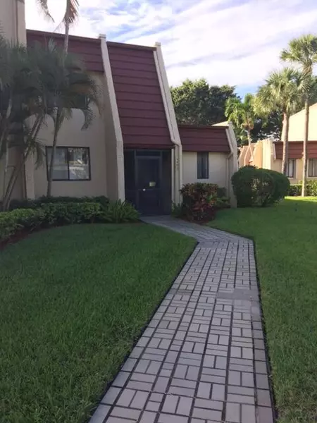 4463 Luxemburg CT, Lake Worth, FL 33467