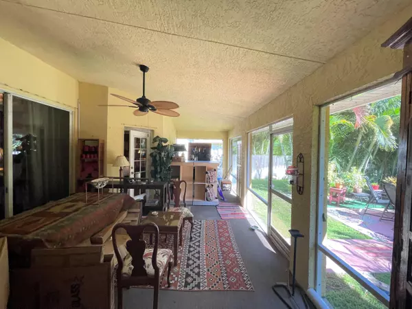 Port Saint Lucie, FL 34983,450 SE Guava TER