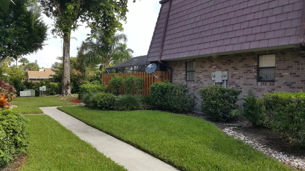 7596 W Courtyard RUN 72, Boca Raton, FL 33433