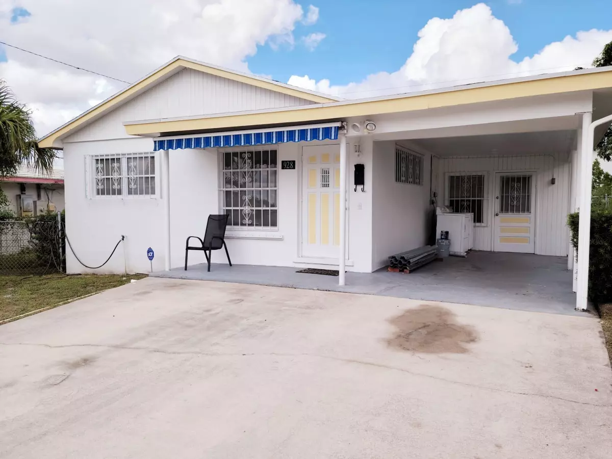 Riviera Beach, FL 33404,928 W 6th ST