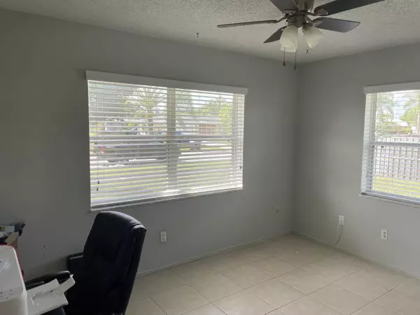 Port Saint Lucie, FL 34983,107 SE Selva CT