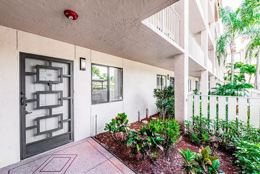 6065 Pointe Regal 101 CIR 101, Delray Beach, FL 33484