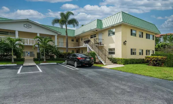 Boynton Beach, FL 33435,33 Colonial Club DR 102