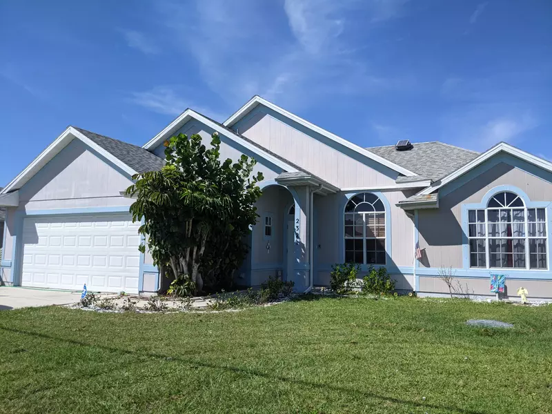 2321 SE Calcutta CIR, Port Saint Lucie, FL 34952