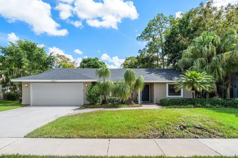 1165 Raintree LN, Wellington, FL 33414