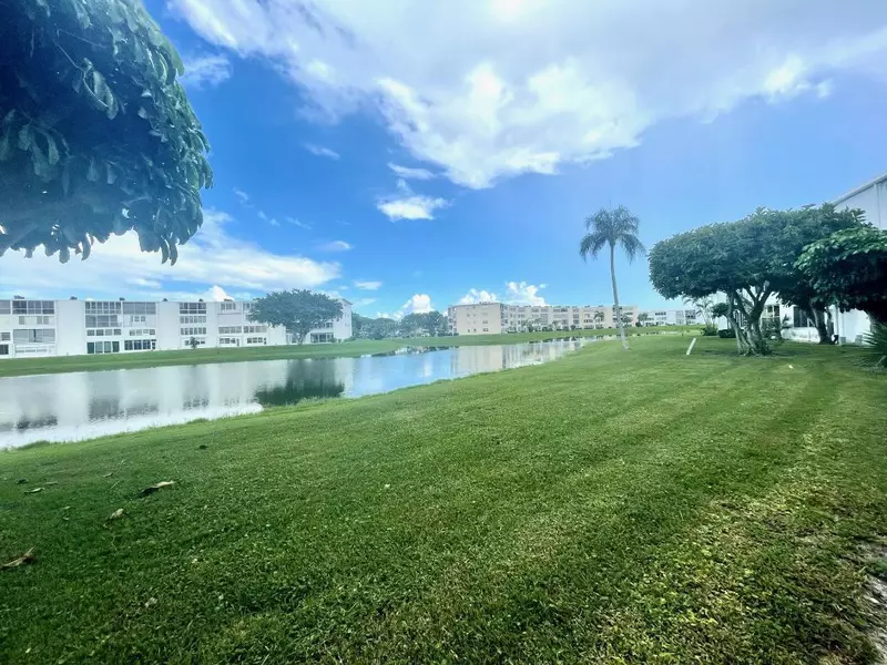 107 Wellington A, West Palm Beach, FL 33417