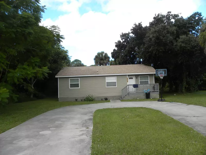 2405 N 44th ST, Fort Pierce, FL 34946