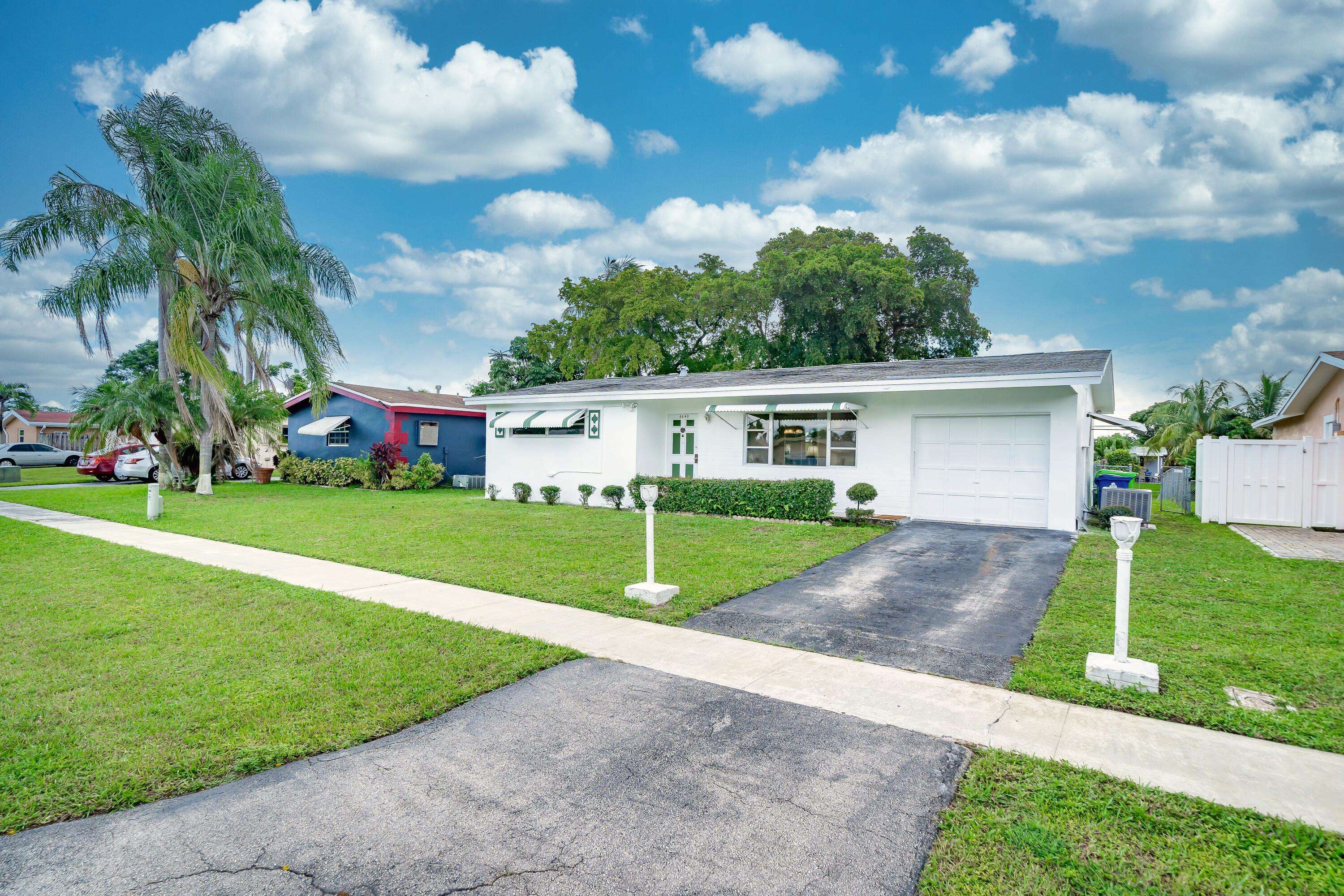 8640 NW 27th PL, Sunrise, FL 33322