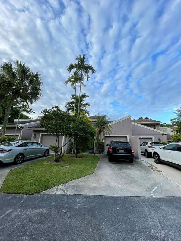 6614 Thornhill CT, Boca Raton, FL 33433