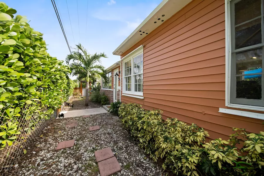 313 N 16th AVE, Lake Worth Beach, FL 33460