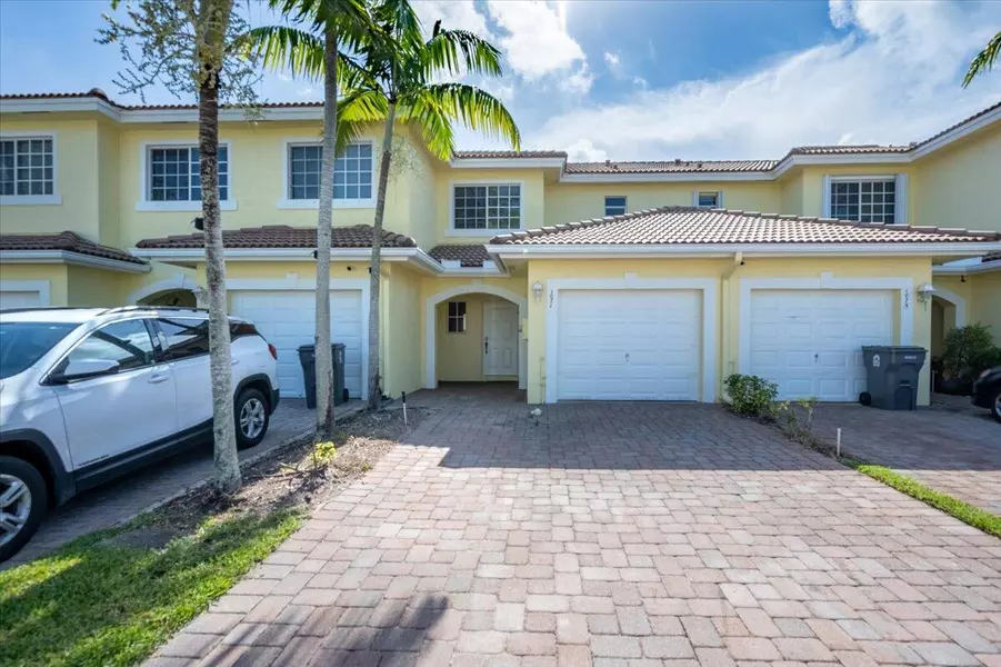 1071 Imperial Lake RD, West Palm Beach, FL 33413