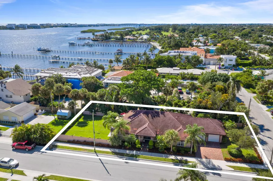 15 Wellesley DR, Lake Worth Beach, FL 33460