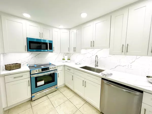 Bay Harbor Islands, FL 33154,9111 E Bay Harbor Drive DR 3 A