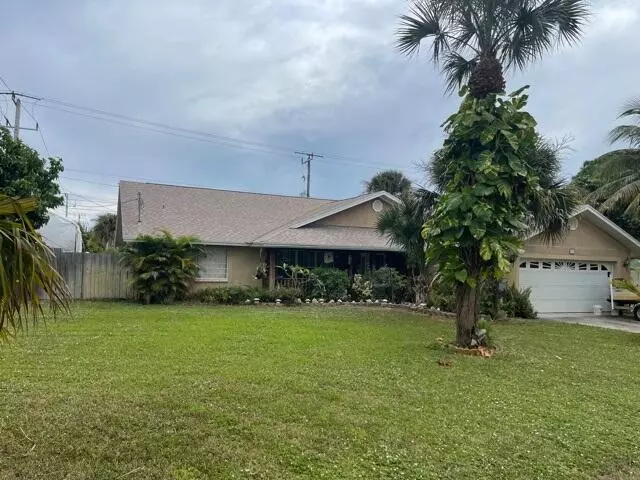 701 SE Dolphin DR, Stuart, FL 34996