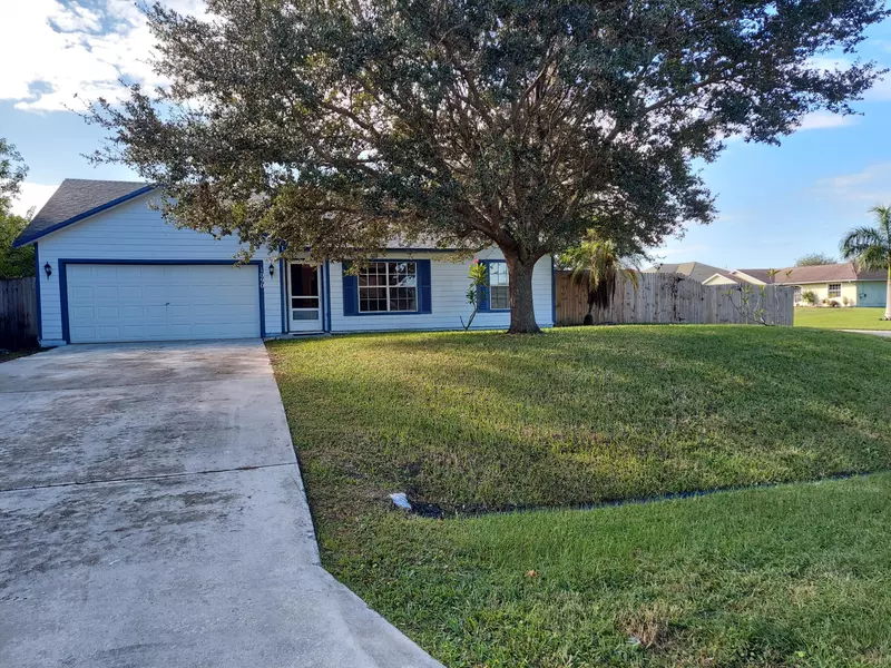 1090 SW Haleyberry AVE, Port Saint Lucie, FL 34953