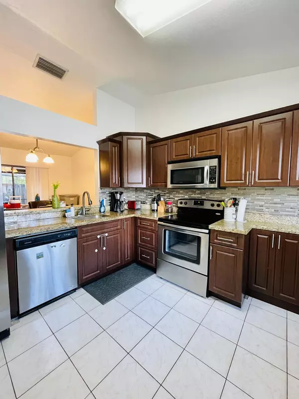 Boynton Beach, FL 33437,9940 Watermill CIR B