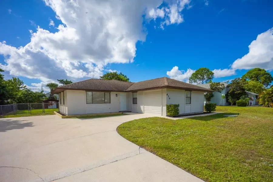 814 SW Del Rio BLVD, Port Saint Lucie, FL 34953