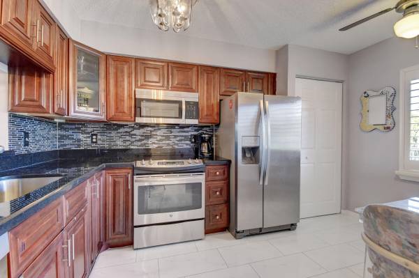 7270 Ashford PL 203, Delray Beach, FL 33446