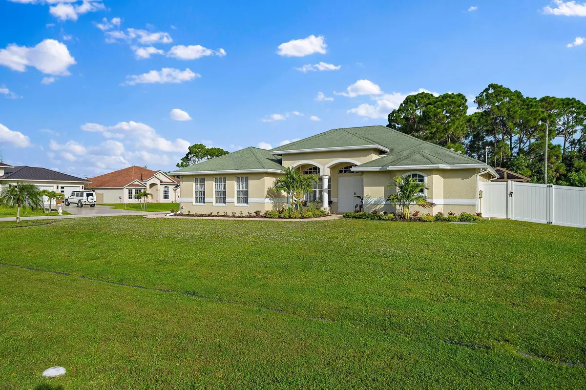 Port Saint Lucie, FL 34953,559 SW Ryder RD