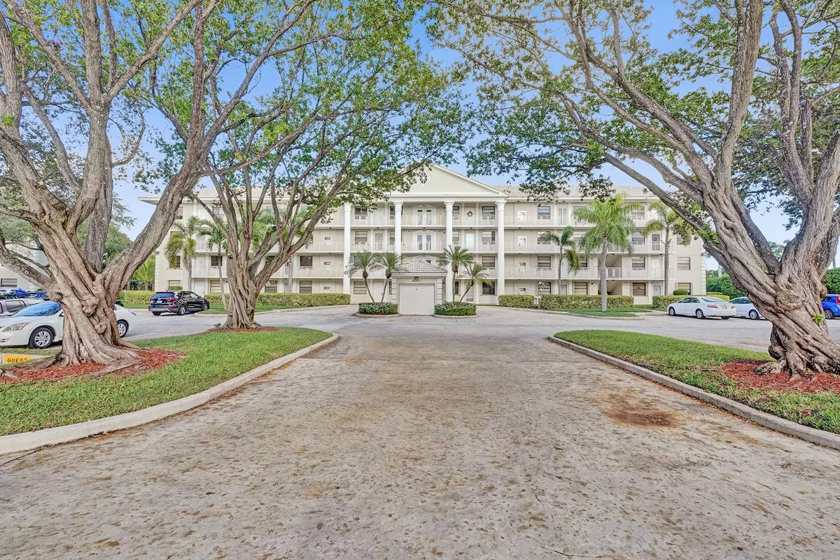 Boca Raton, FL 33433,6061 Balboa CIR 103