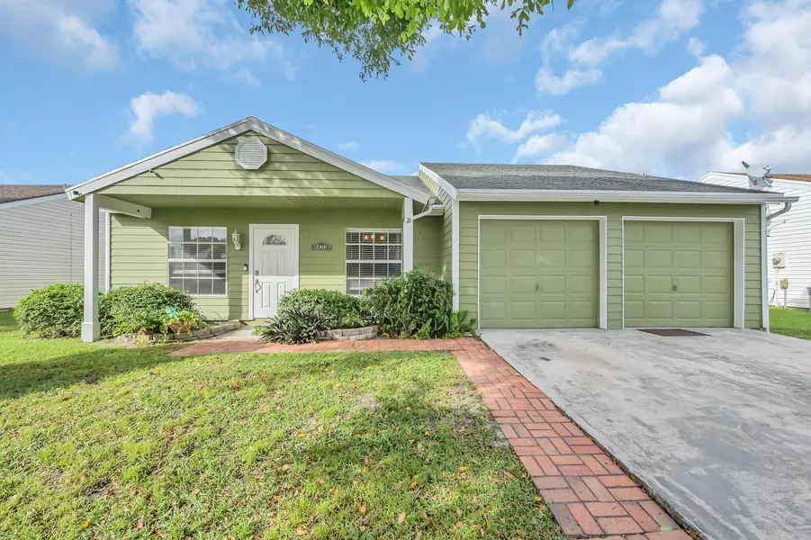 7818 N Blairwood CIR, Lake Worth, FL 33467