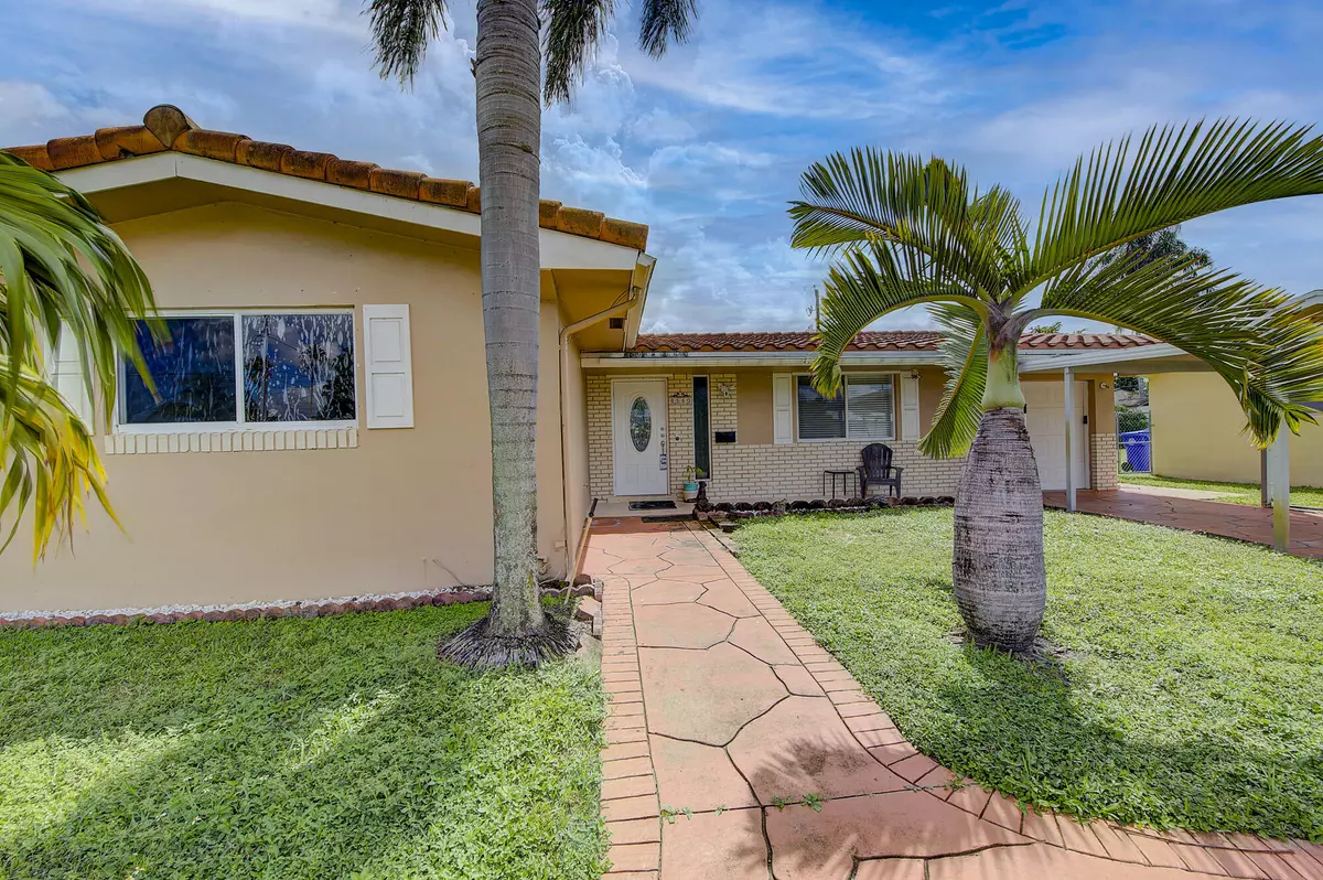 Pembroke Pines, FL 33024,8560 NW 11 CT