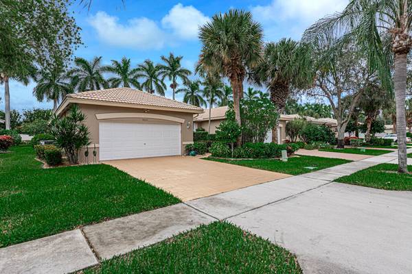 9651 N Crescent View DR, Boynton Beach, FL 33437