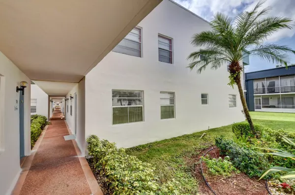 Delray Beach, FL 33484,590 Burgundy M