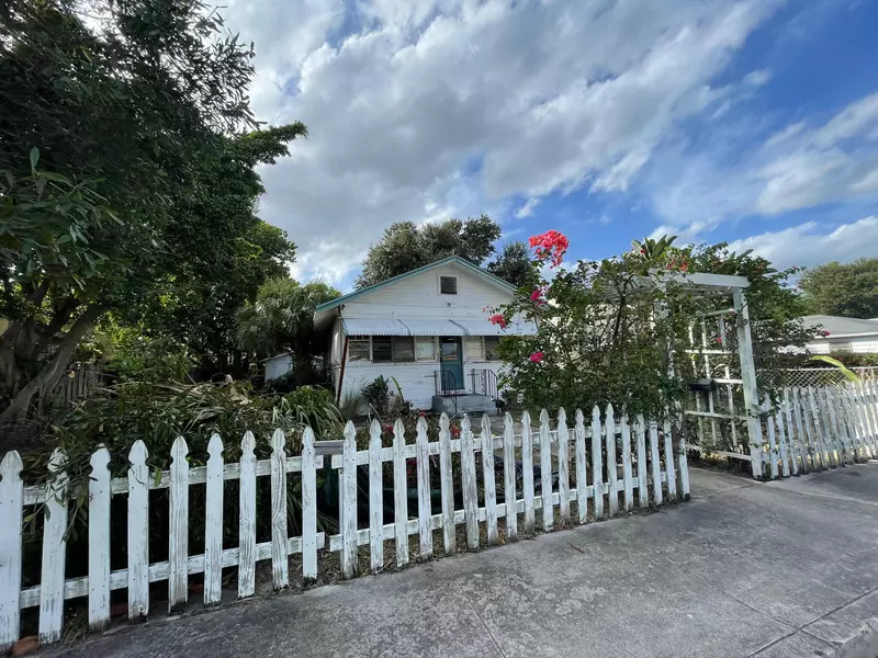 609 S M ST, Lake Worth Beach, FL 33460