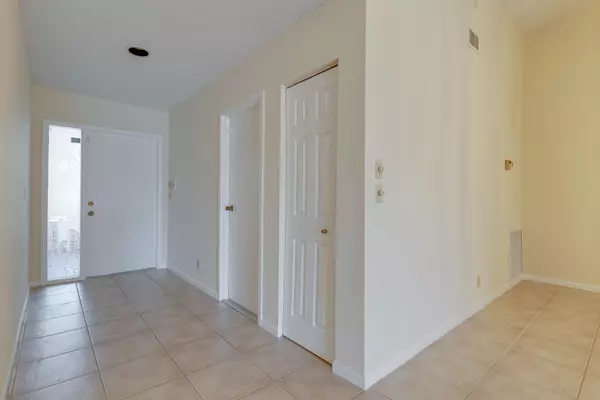 Lake Worth, FL 33467,7002 Peony PL