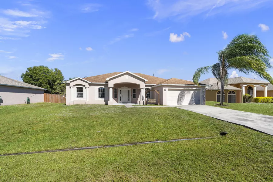 951 SW Dubois AVE, Port Saint Lucie, FL 34953