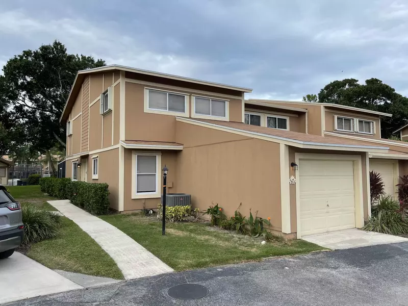 371 Maplecrest CIR, Jupiter, FL 33458