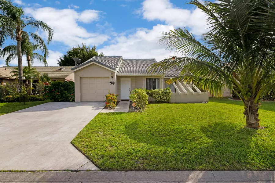 5681 Strawberry Lakes CIR, Lake Worth, FL 33463