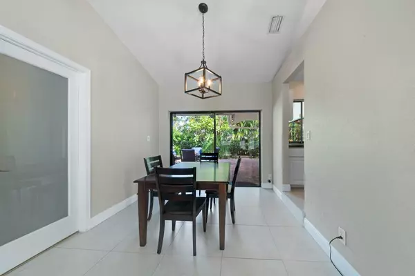 Boca Raton, FL 33487,399 Apache LN