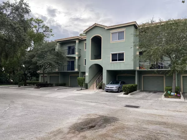 Royal Palm Beach, FL 33411,350 Crestwood CIR 301