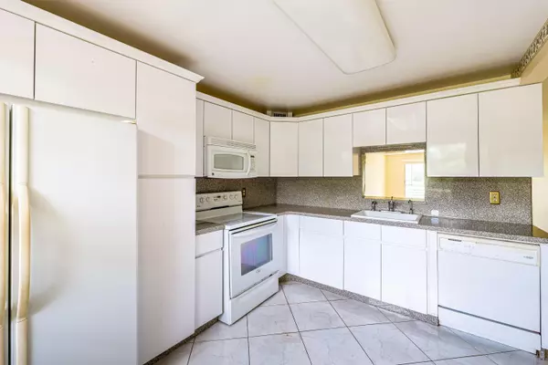 Coconut Creek, FL 33066,2305 Lucaya LN J2
