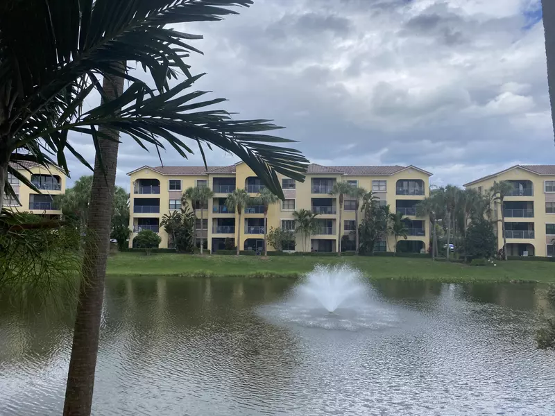 400 Uno Lago 204 DR 204, Juno Beach, FL 33408