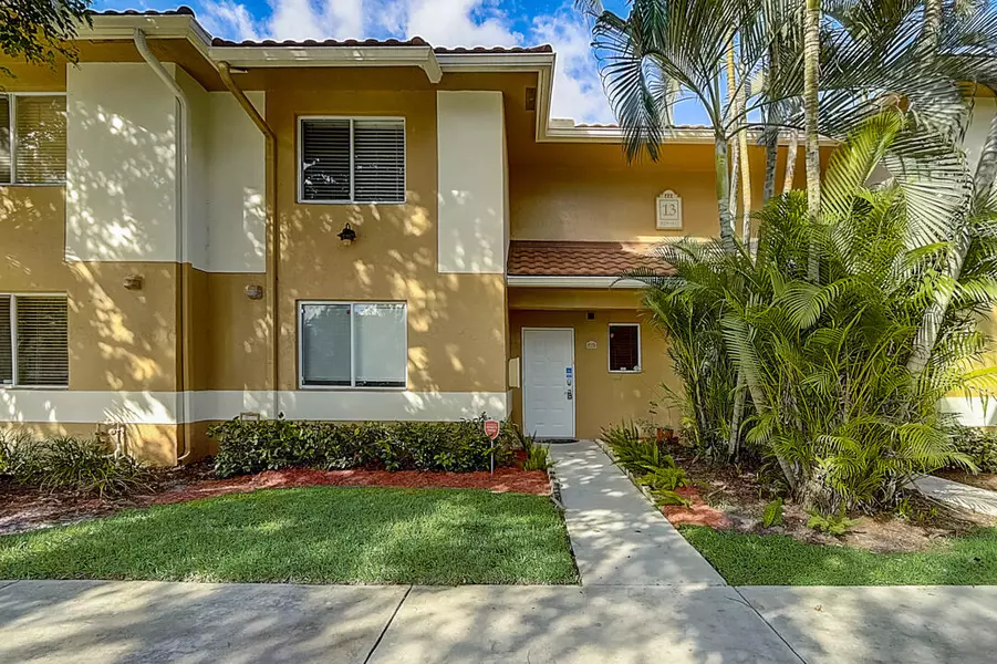 833 NW 91st TER, Plantation, FL 33324