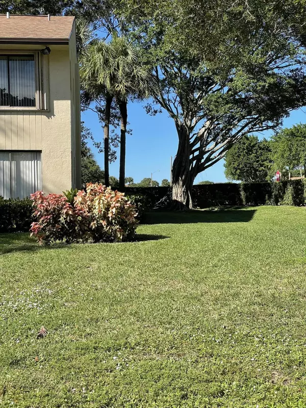 Boca Raton, FL 33433,6549 Somerset DR 208