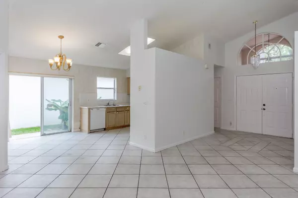 Palm Beach Gardens, FL 33418,426 Woodview Circle