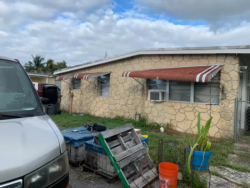 2406 Lewis RD, West Palm Beach, FL 33415