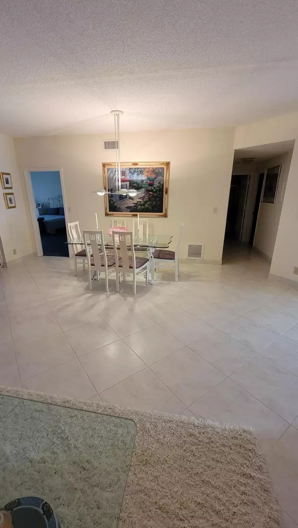 Boca Raton, FL 33433,7858 Granada PL 401